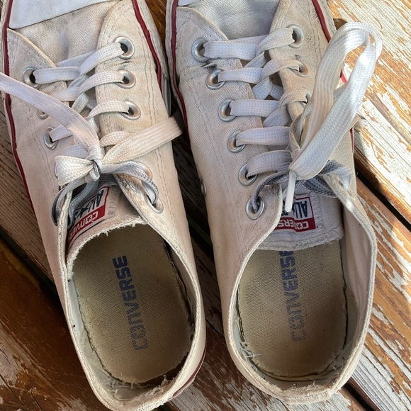 White converse - Picture 2 of 3